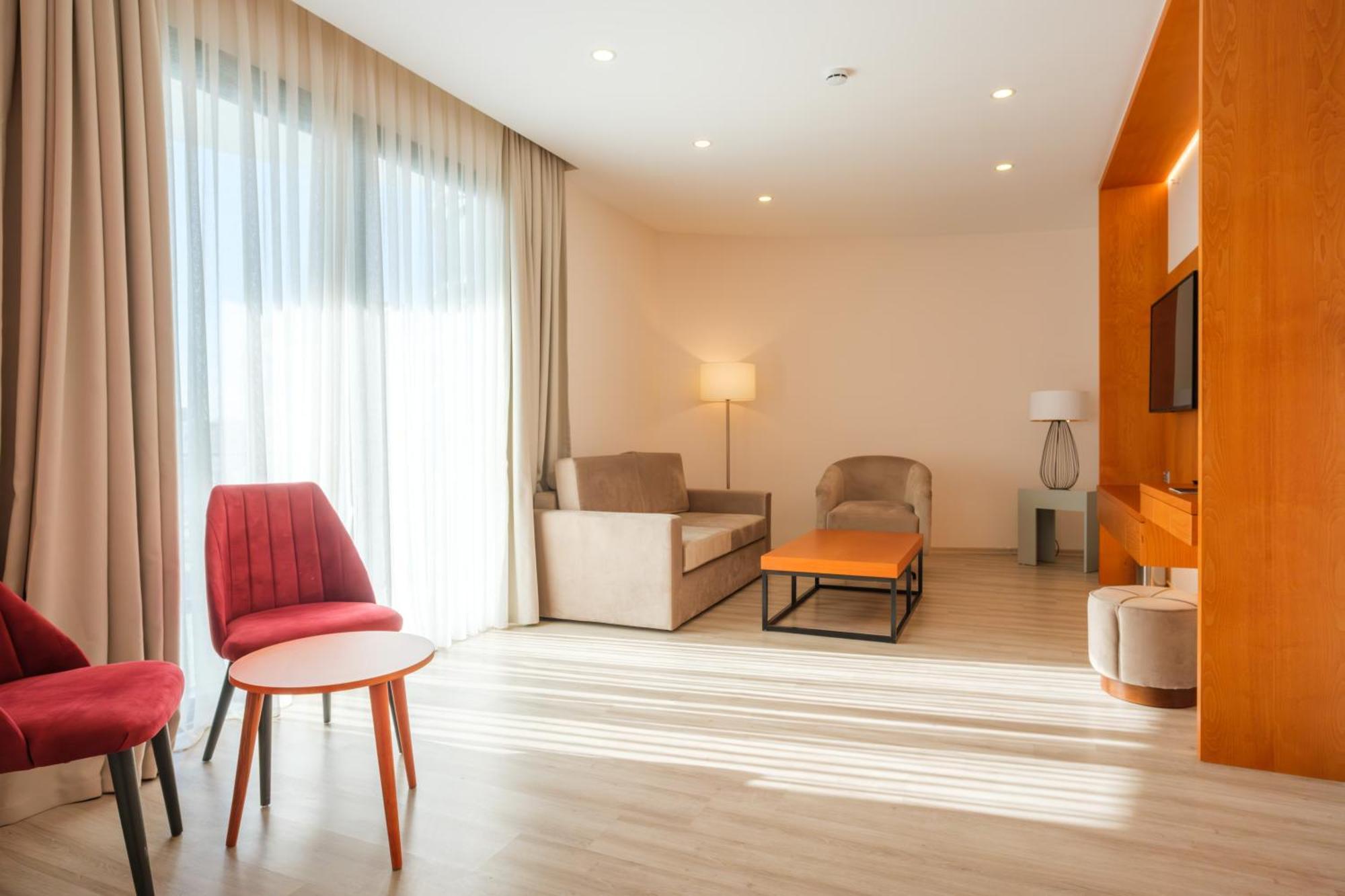 Caddem Inn Hotel Фамагуста Экстерьер фото