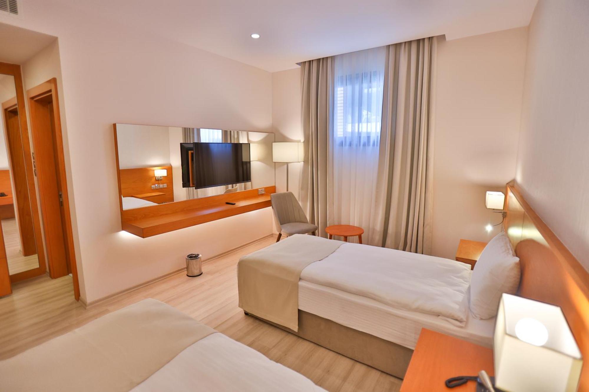 Caddem Inn Hotel Фамагуста Экстерьер фото